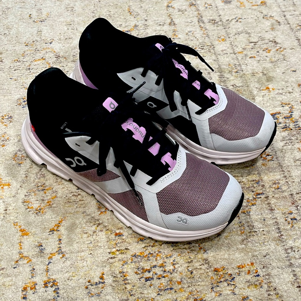 ON Clouds. Basically new. Only worn a couple times.
